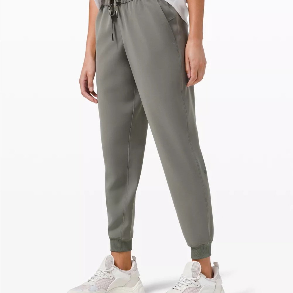 Lululemon on the fly woven joggers